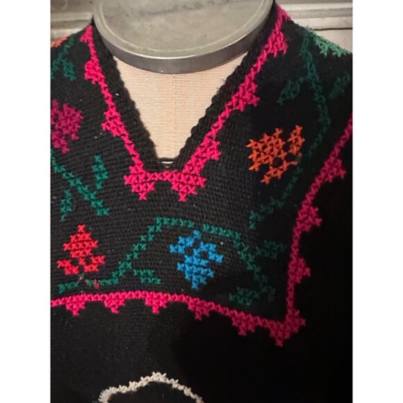Vtg Wool Mexican Embroidered Poncho Floral Cross-Stitch Fringe Boho Hippie O/S - Picture 4 of 16